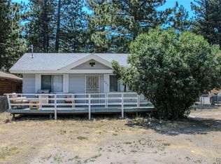 945 Greenway Dr, Big Bear City, CA 92314