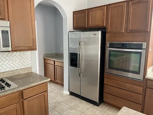 576 Glassford Ct — Photo 3