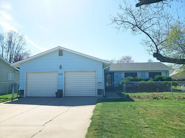 1203 Garfield St, Lexington, NE 68850