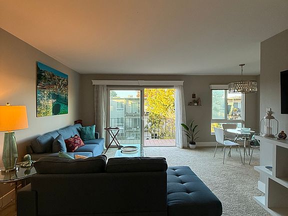 3rd image of 803 N Humboldt St APT 407