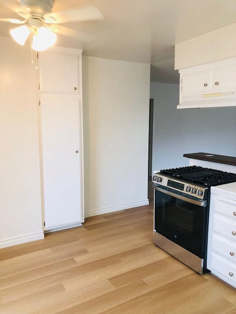 10611 Western LLC — Photo 3