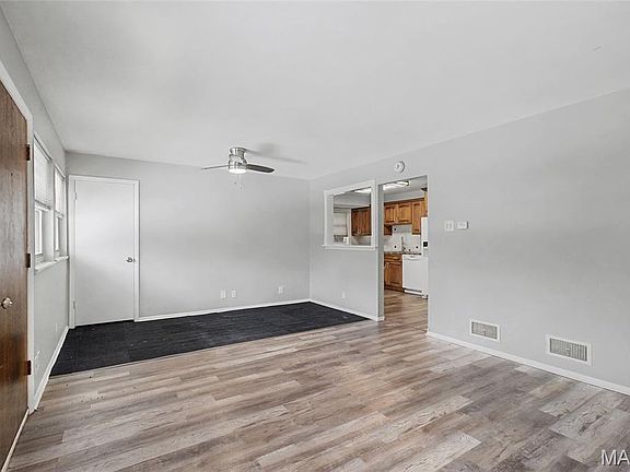 5th image of 10555 Gourock Dr