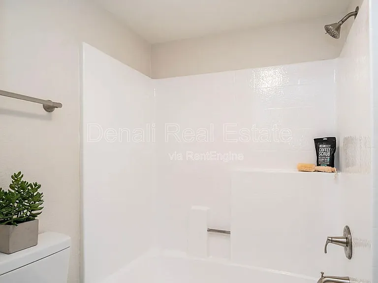 1329 S Mitchell Dr — Photo 18