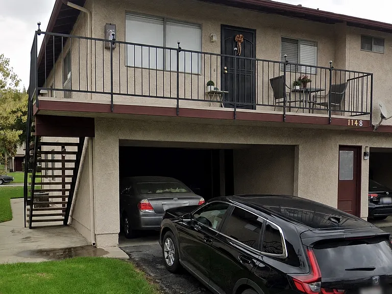1148 W Calle De La Luna #4 — Photo 2