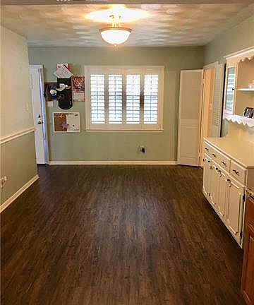 5th image of 2504 White Oak Ln