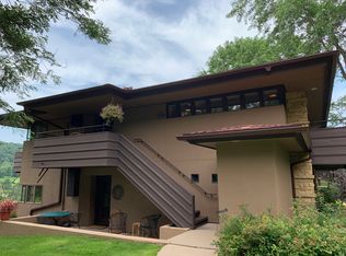 302 Springs Dr, Spring Green, WI 53588