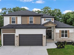 2620 NE Woodland Oak Dr, Lees Summit, MO 64086