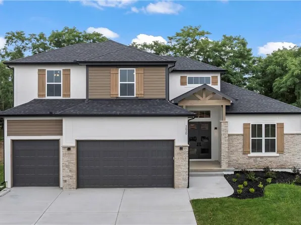 2620 NE Woodland Oak Dr, Lees Summit, MO 64086