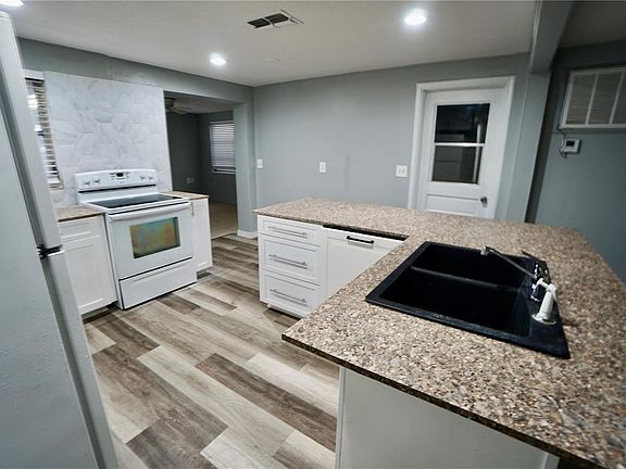 5th image of 1601 Marengo Dr