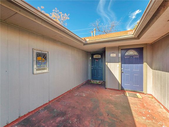 4th image of 804 Country Aire Dr