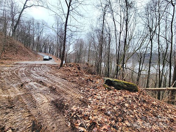 4th image of 32 Marble Stone Dr