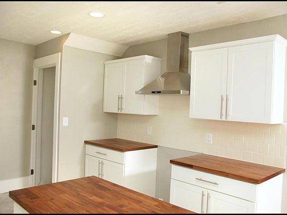 3rd image of 11120 Mountview Ave