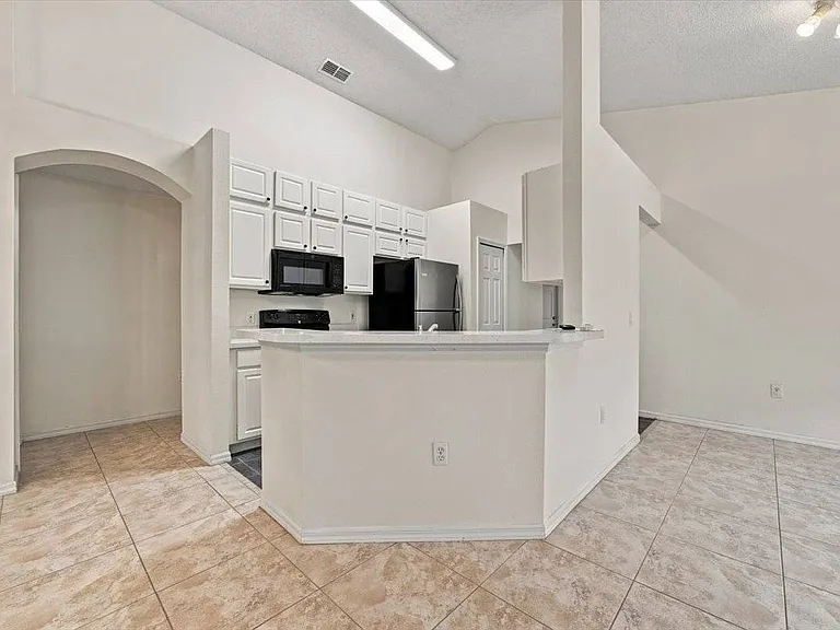 2393 Paulette Dr — Photo 7