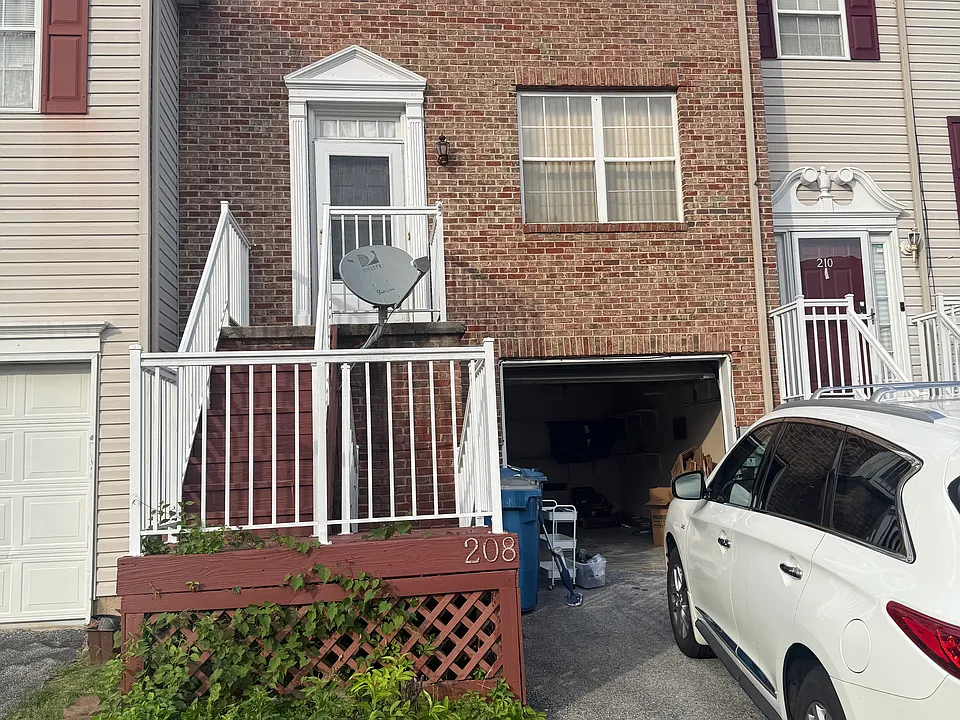 208 Bellwether Ct