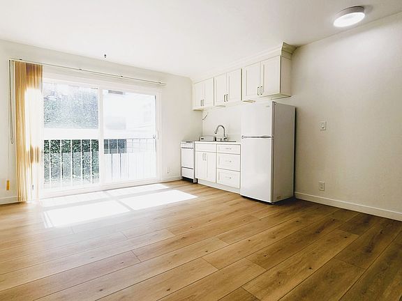 3rd image of 1821 Pacific Ave #10