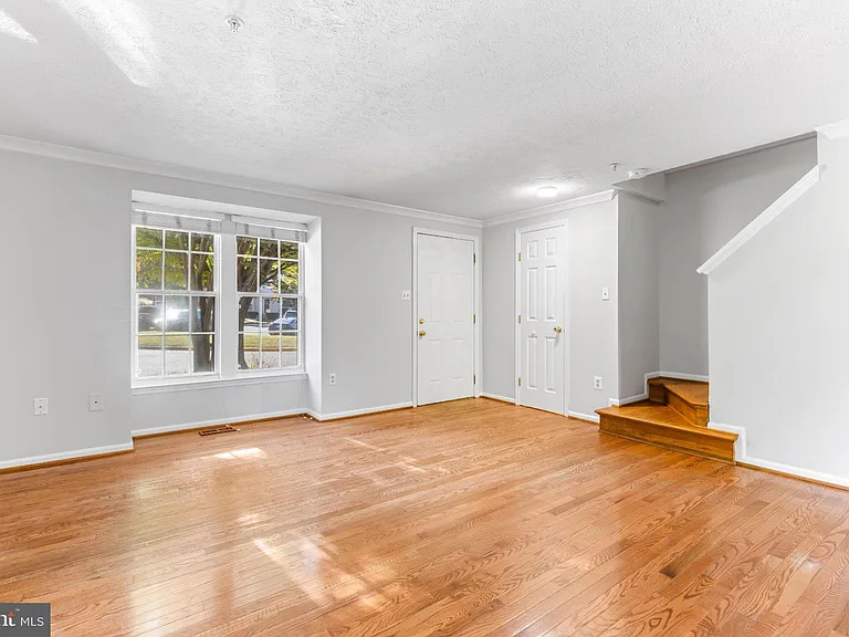1232 Quaker Ridge Dr — Photo 6