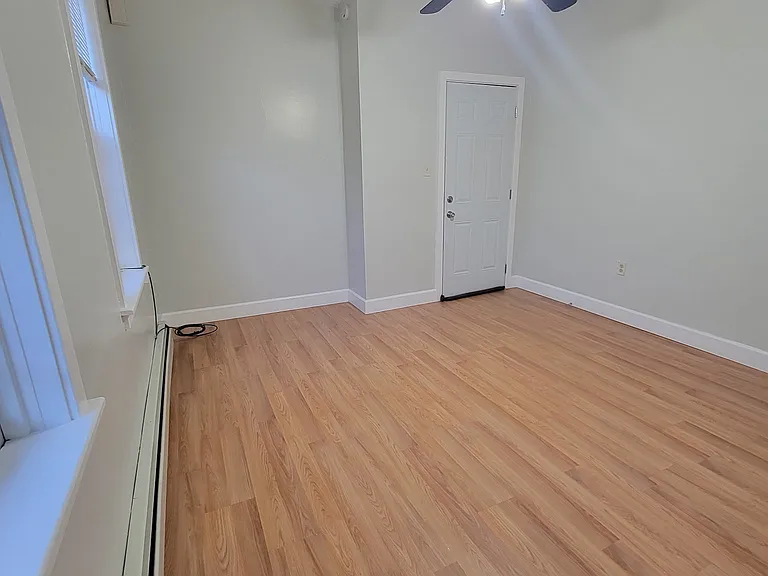 733 N 9th St #2R — Photo 2