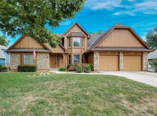 1013 SE Greenridge Dr, Lees Summit, MO 64081