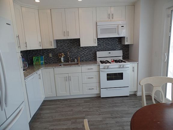 4th image of 6 Delmar Ave APT H