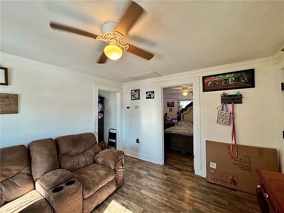 4th image of 620 S Front St