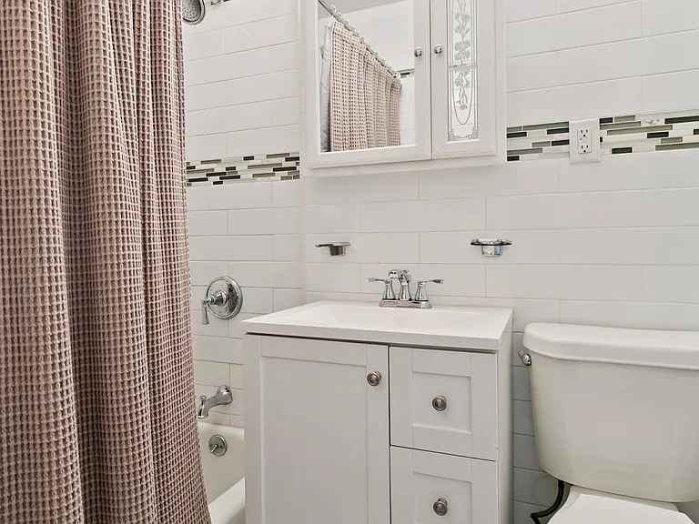 207 Ocean Pkwy #7G — Photo 4