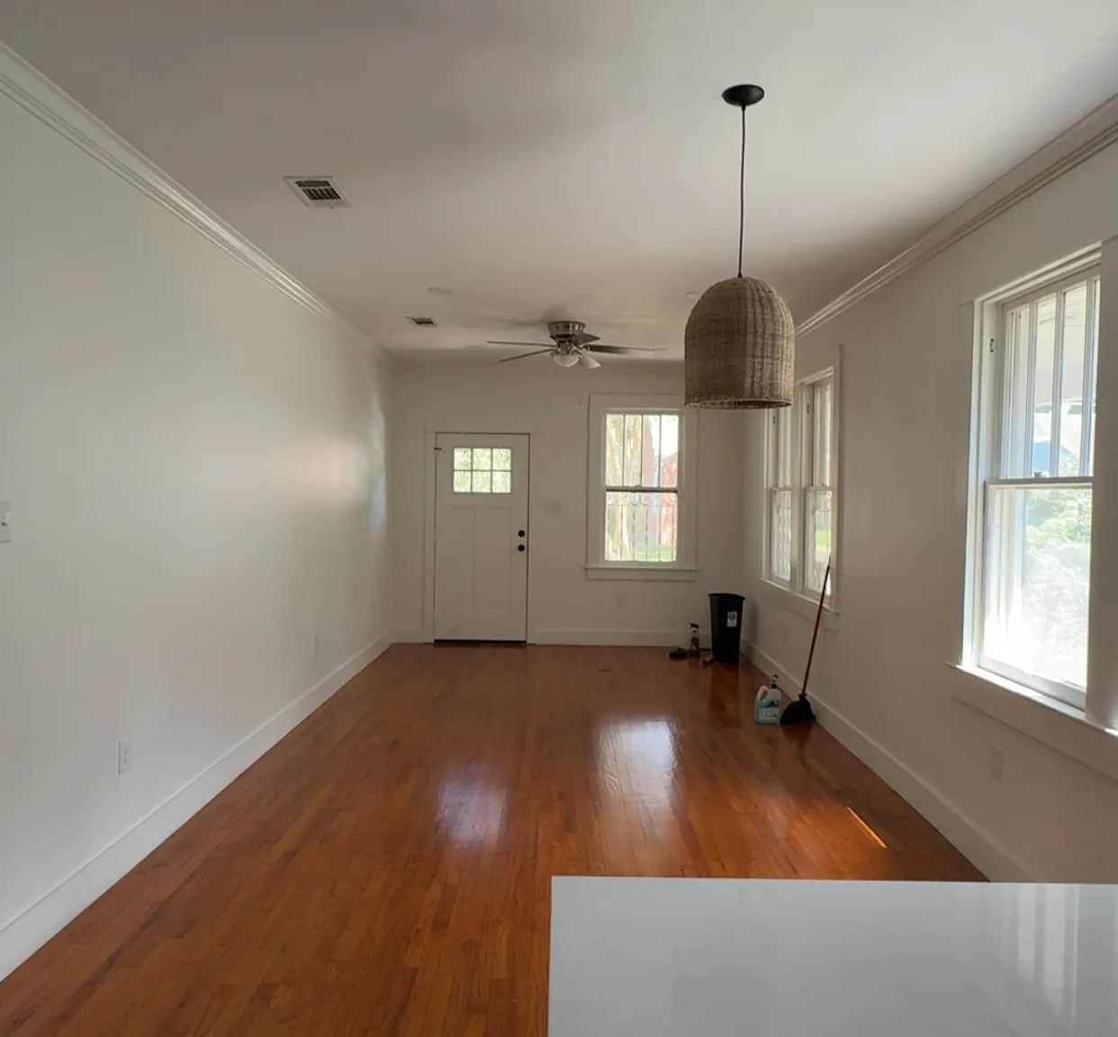 3 bed, 1239 sqft, $2,100 — Photo 1