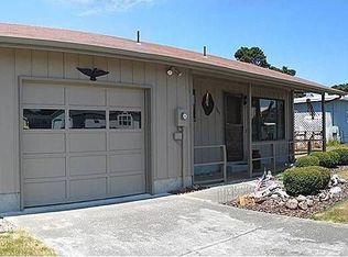 1040 Jackson Ave SW, Bandon, OR 97411