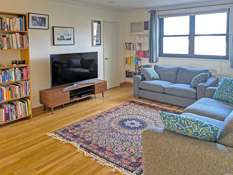 1st image of 1626 200th St