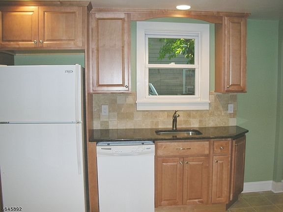 4th image of 27 Lincoln St