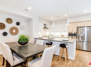 1246 N Gordon St, Los Angeles, CA 90038