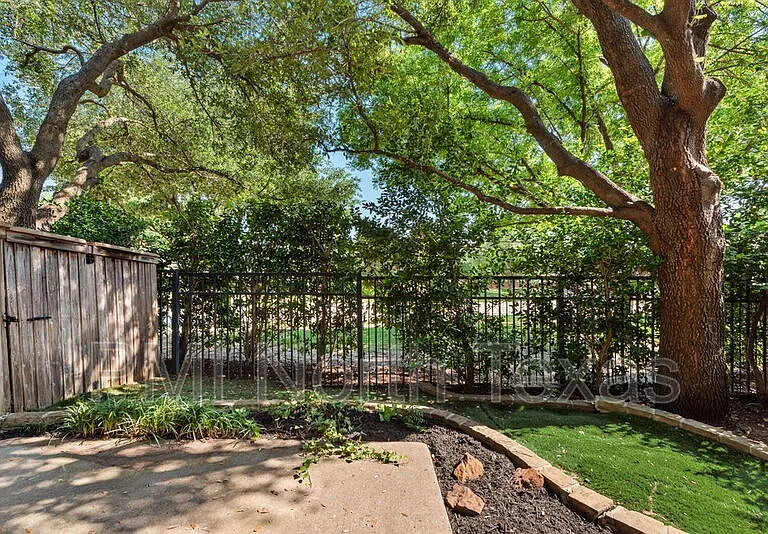 5379 Balmoral Dr — Photo 21