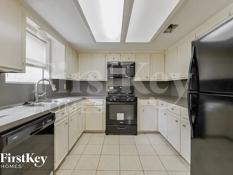 2506 Rambling Brook Dr — Photo 7
