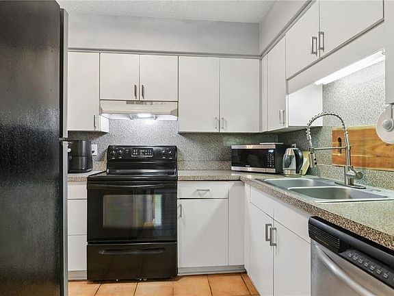 5th image of 1161 Lake Ave APT 115