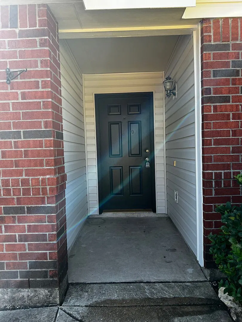 Charming 3-Bedroom Home with a Private Nice Garden — Photo 4