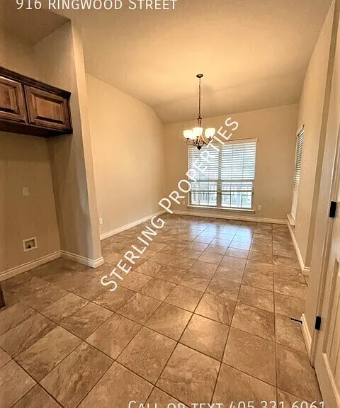 916 Ringwood St — Photo 11