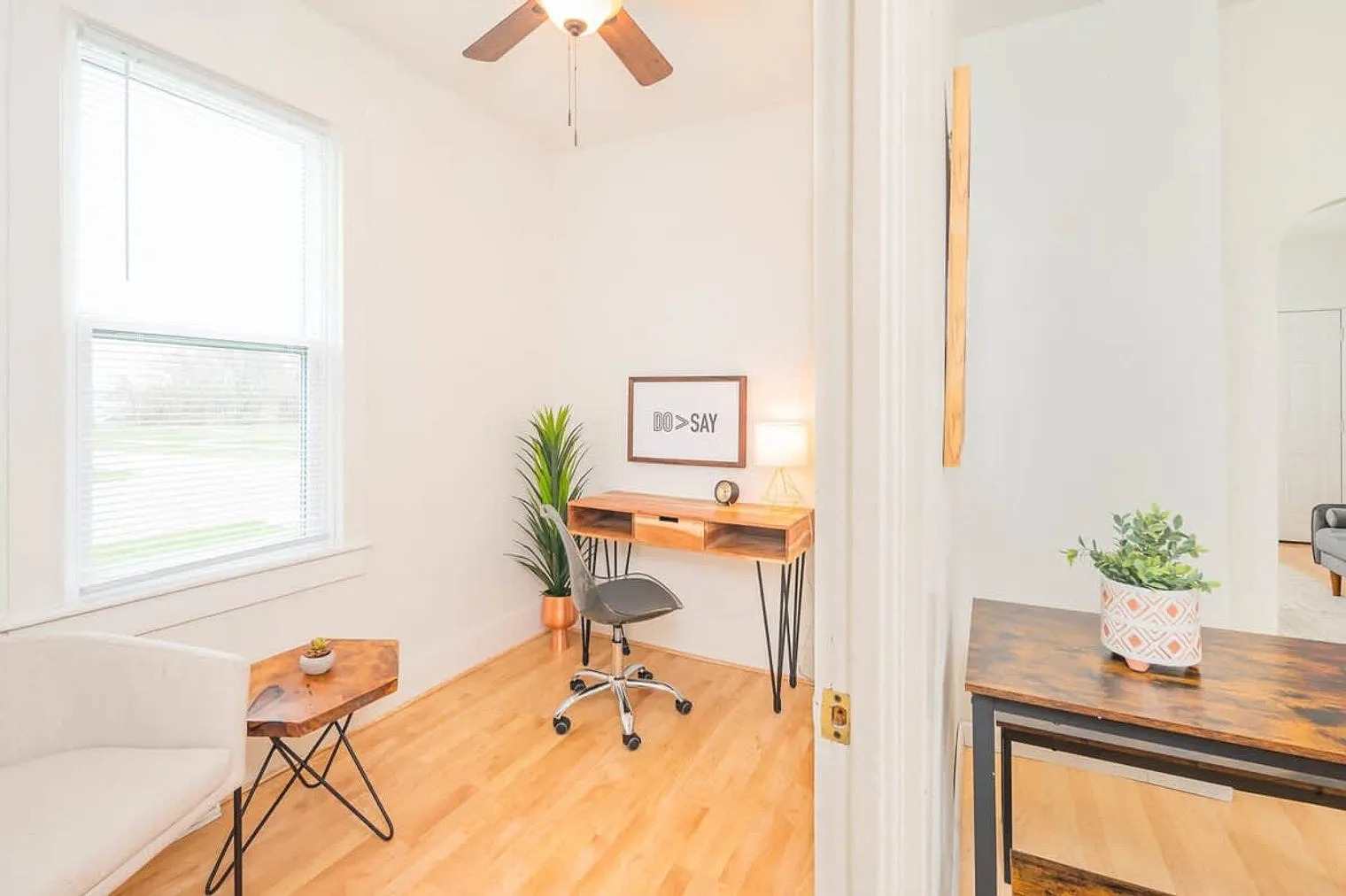 2 bed, 1.0 bath, 1097 sqft, $2,210 — Photo 4
