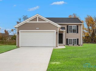 1535 Circle Dr, Millbury, OH 43447