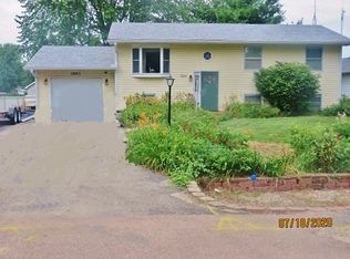 1661 Hilda Dr, Sandwich, IL 60548