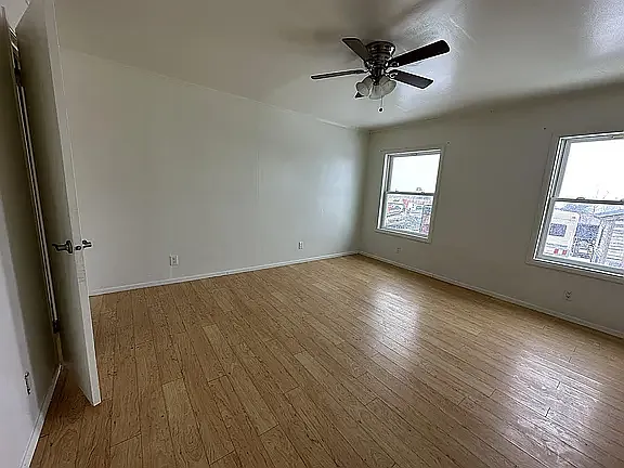 205 Holland Lane - Upstairs — Photo 2
