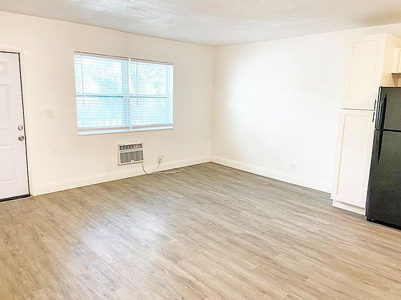 4th image of 240 SW 8th St APT 3