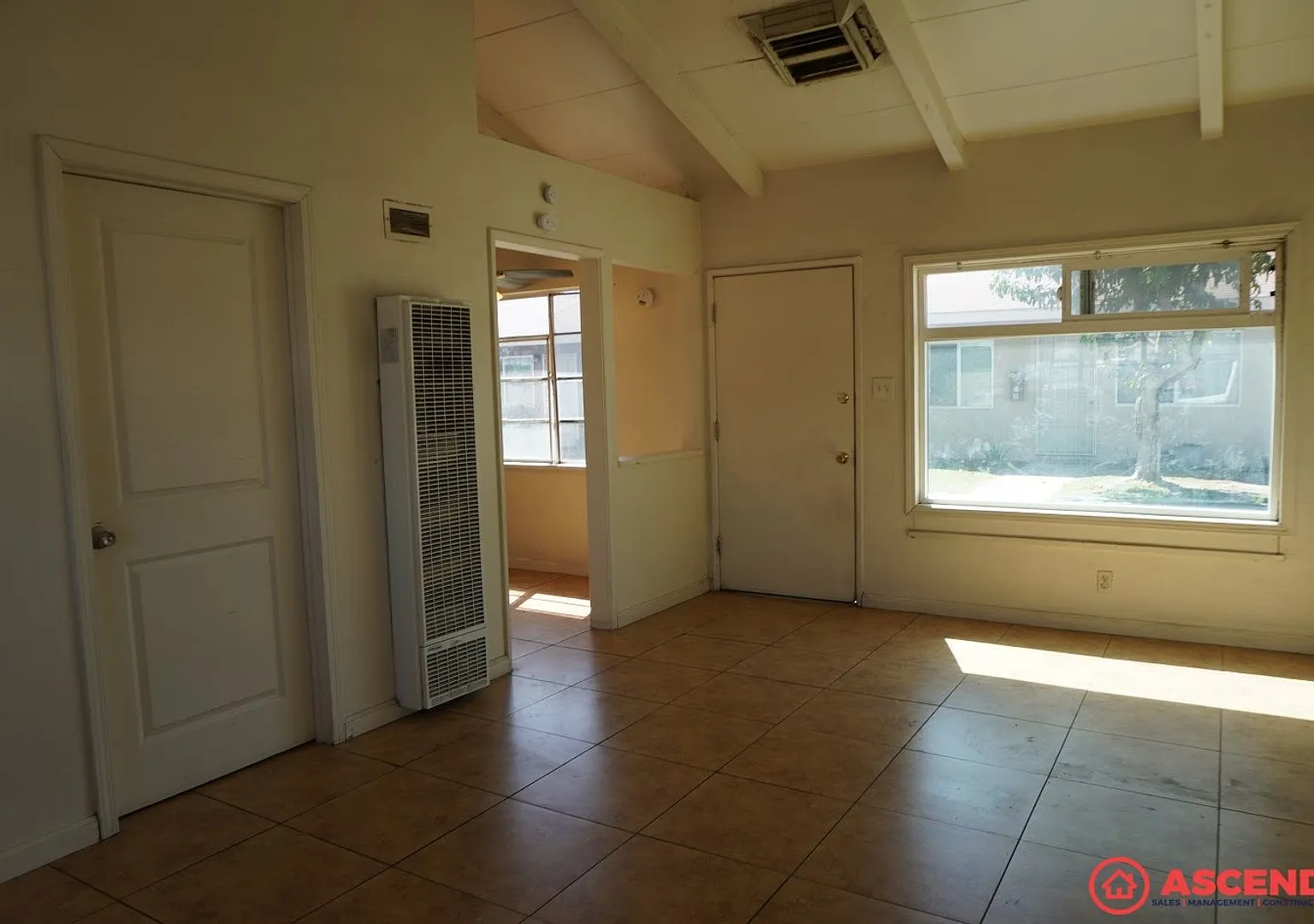 1700 Shamrock Way — Photo 2