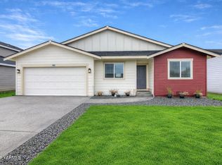 608 N Oak St, Tieton, WA 98947