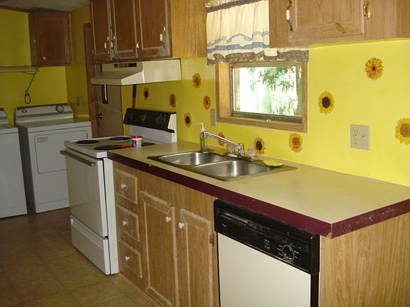 2nd image of 84 Redbud Ln