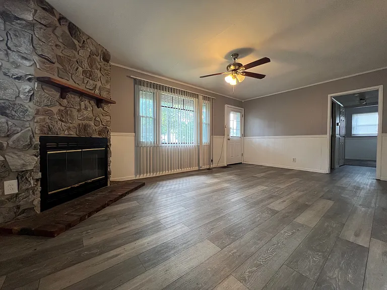 1432 Bel Aire Dr — Photo 3