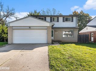 27460 Fairfax St, Southfield, MI 48076