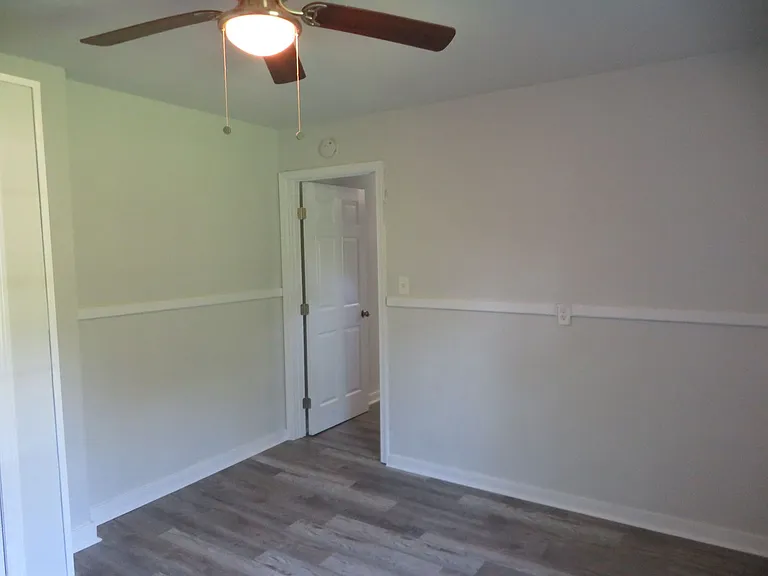 913 Priam St — Photo 9