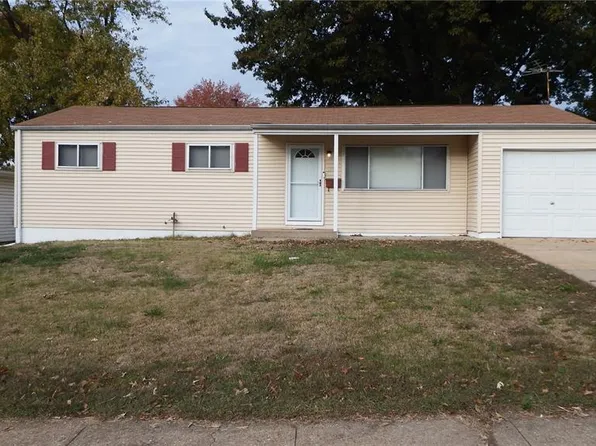 1145 S Waterford Dr, Florissant, MO 63033