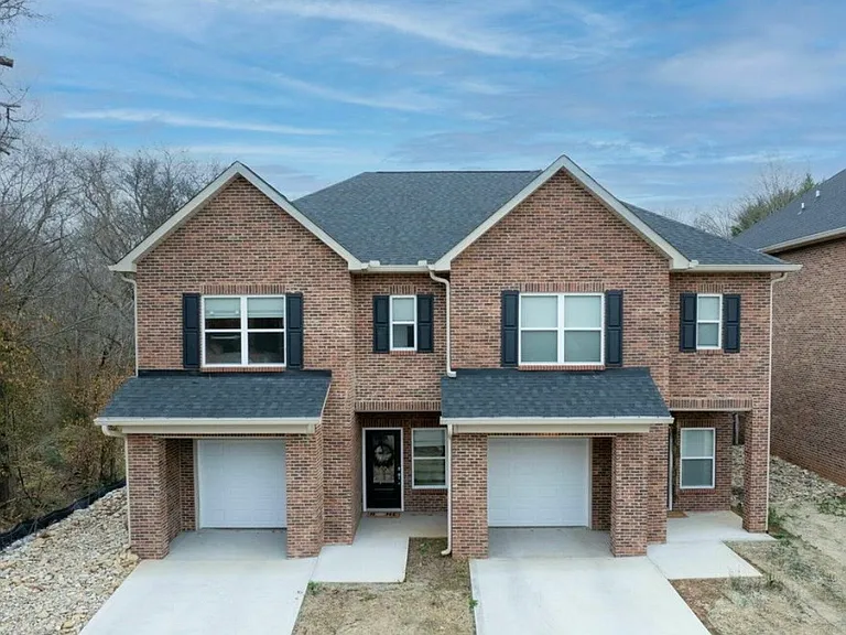 1338 Gatewood Ln — Photo 1
