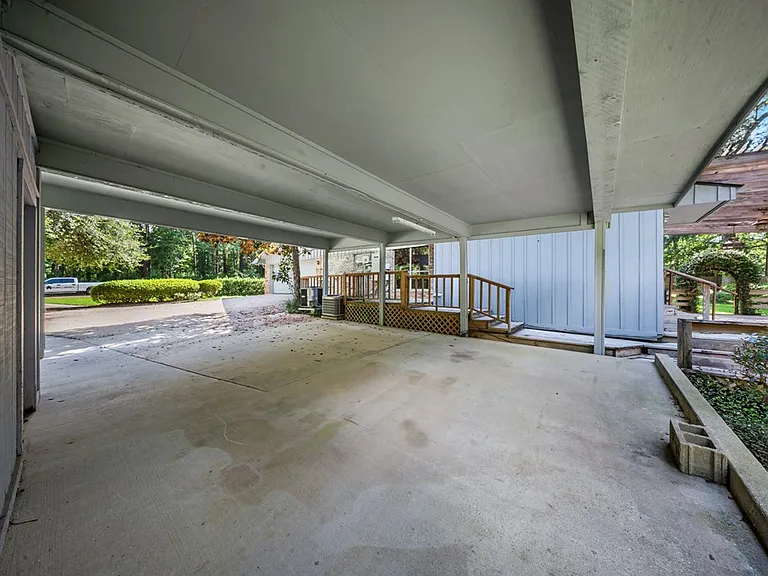 1027 Creek Bend Dr — Photo 26