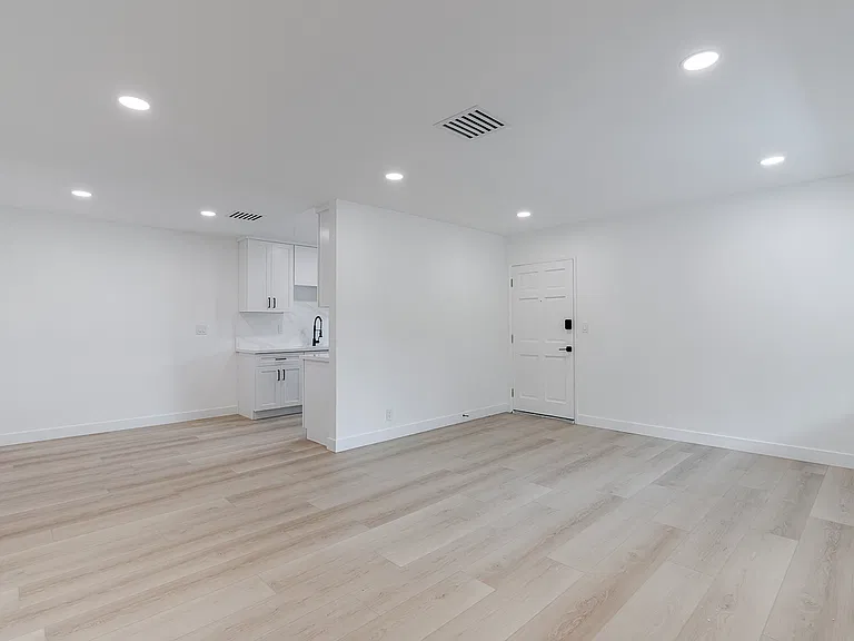 11457 Venice Blvd #5 — Photo 2